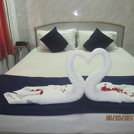 Sree Vaibhav Residency Hotel ตีรูปาติ ภายนอก รูปภาพ