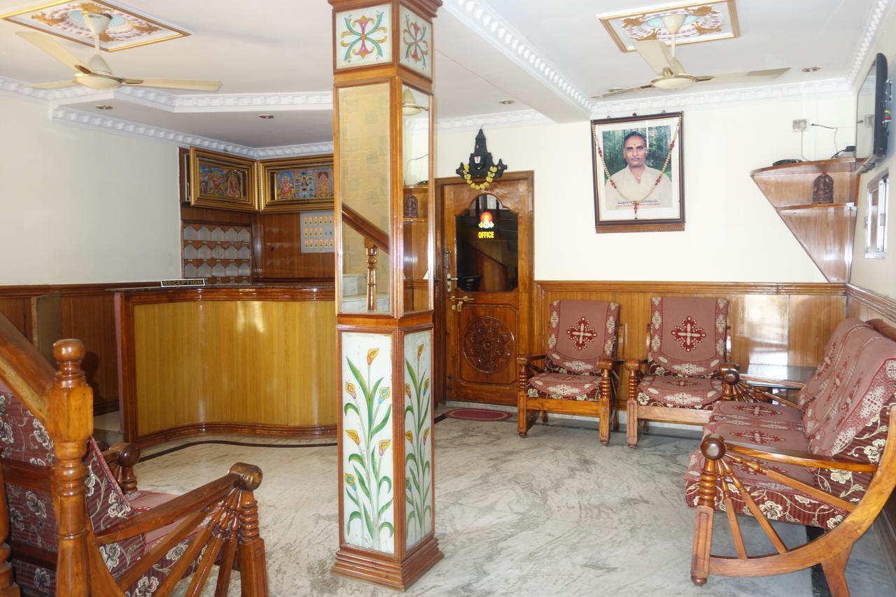 Sree Vaibhav Residency Hotel ตีรูปาติ ภายนอก รูปภาพ