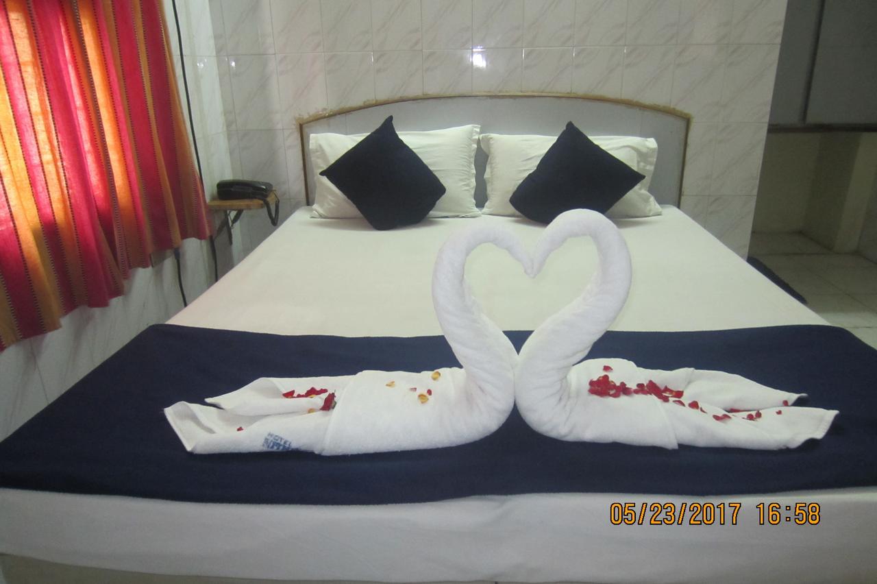 Sree Vaibhav Residency Hotel ตีรูปาติ ภายนอก รูปภาพ