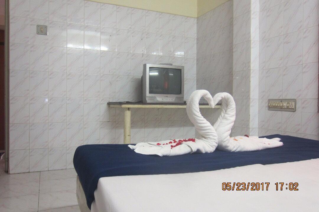 Sree Vaibhav Residency Hotel ตีรูปาติ ภายนอก รูปภาพ