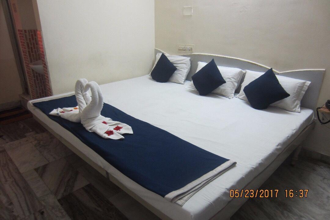 Sree Vaibhav Residency Hotel ตีรูปาติ ภายนอก รูปภาพ